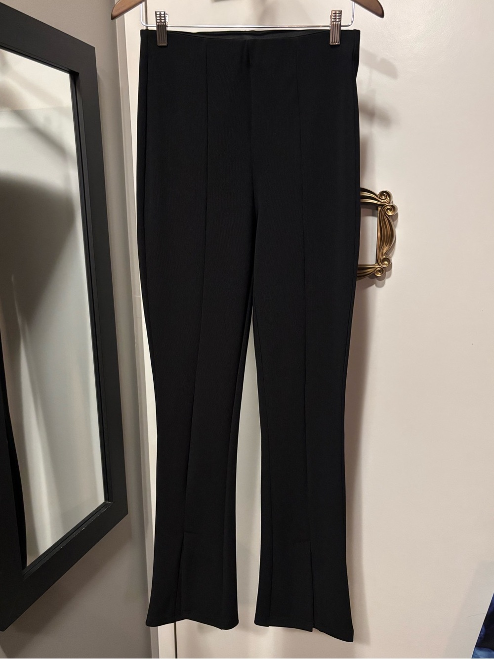 Vero Moda Women’s Black Dress Pants with Split-Front Hem NWOT - Size Medium